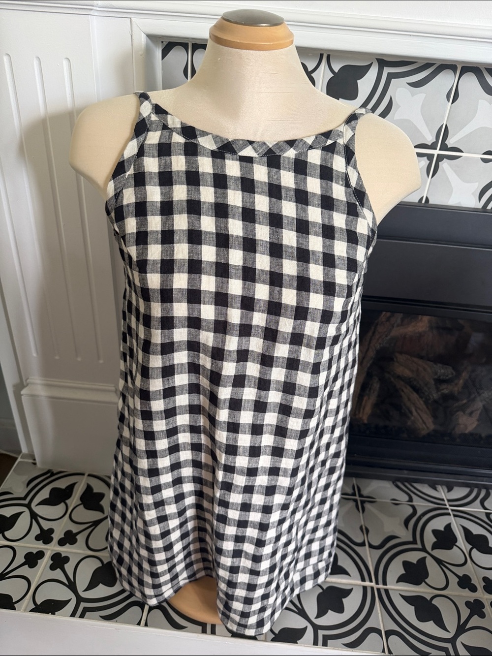 Black and White Gingham Sleeveless Shift Top Low back